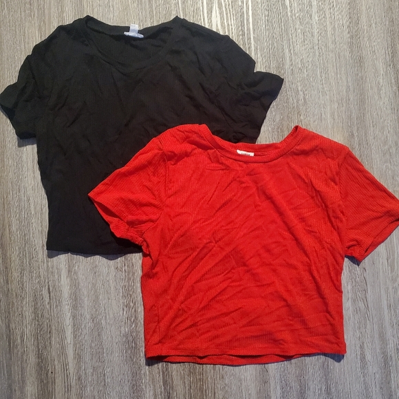 2 Crop Tops - Picture 1 of 2